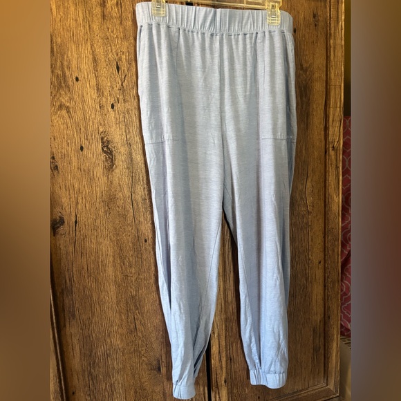 Fabletics RestoreKnit Tapered Pant in Faded Denim, size large - Picture 5 of 10